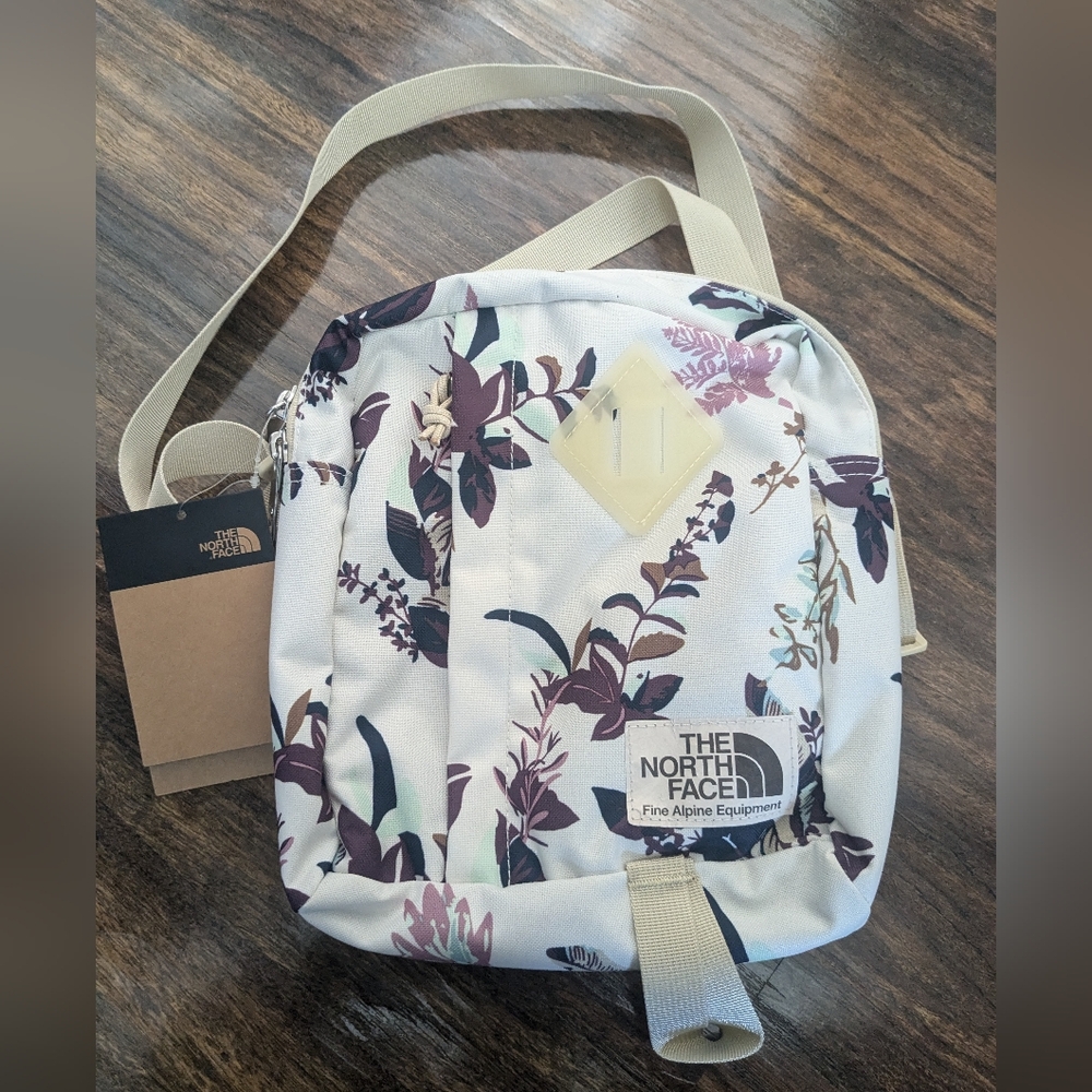 THE NORTH FACE Berkeley Crossbody Bag Floral Purple Print NEW With Tags